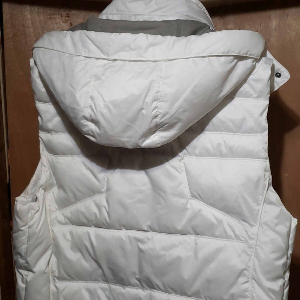 Vest - Picture 3 of 4